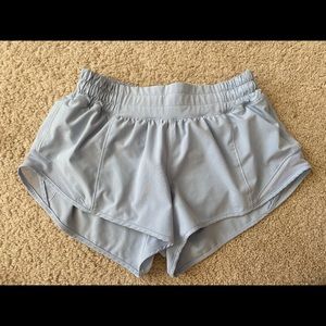 Lululemon Hotty Hot Low-Rise Lined Short 2.5”